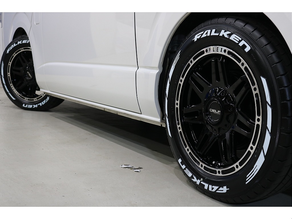 トヨタ ハイエースバン(4枚目)