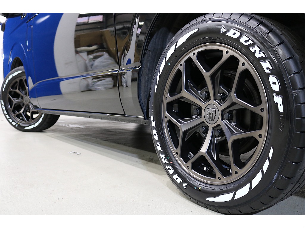 トヨタ ハイエース(4枚目)