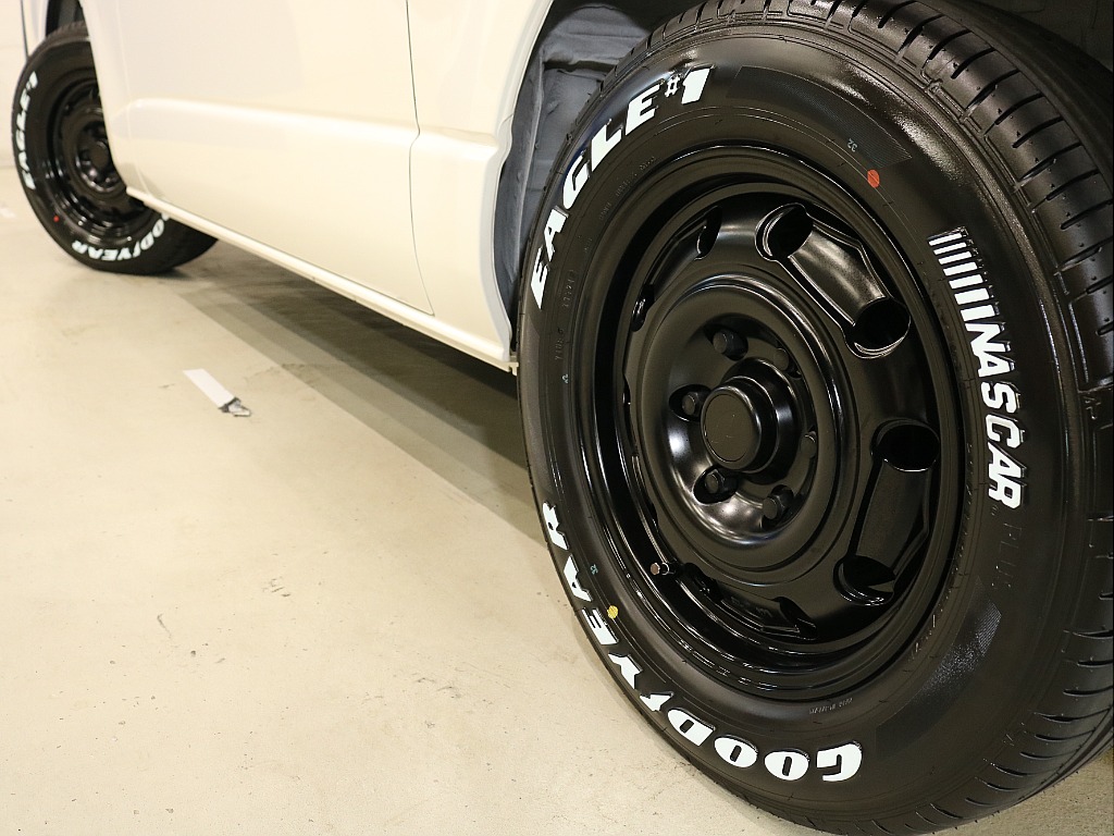 トヨタ ハイエースバン(4枚目)