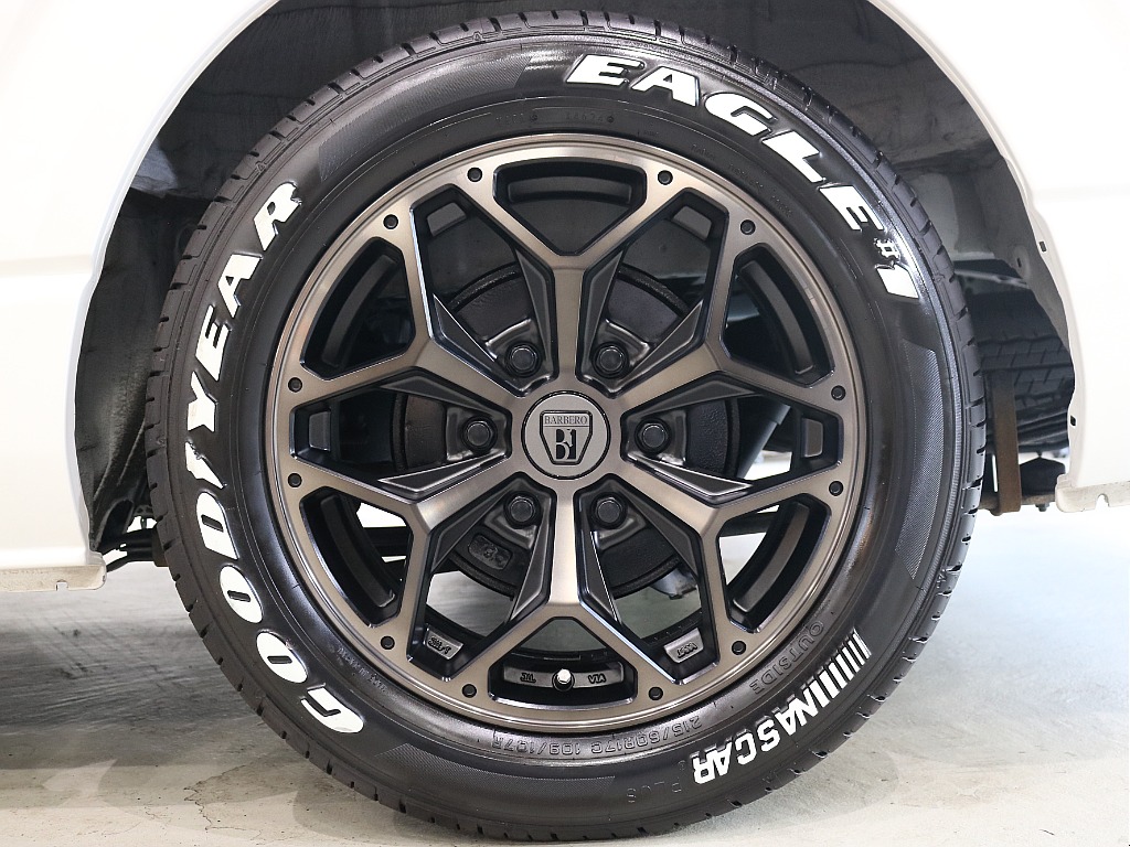 バルベロ　スタイリングヘックス17インチAW/グットイヤーナスカータイヤ