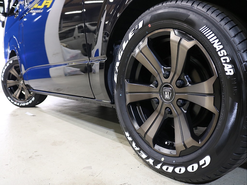 トヨタ ハイエースバン(4枚目)