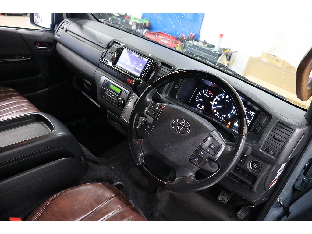 トヨタ ハイエースバン(13枚目)