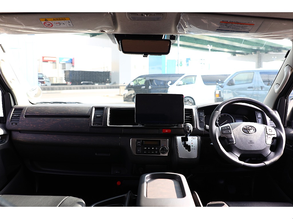 トヨタ ハイエース(2枚目)