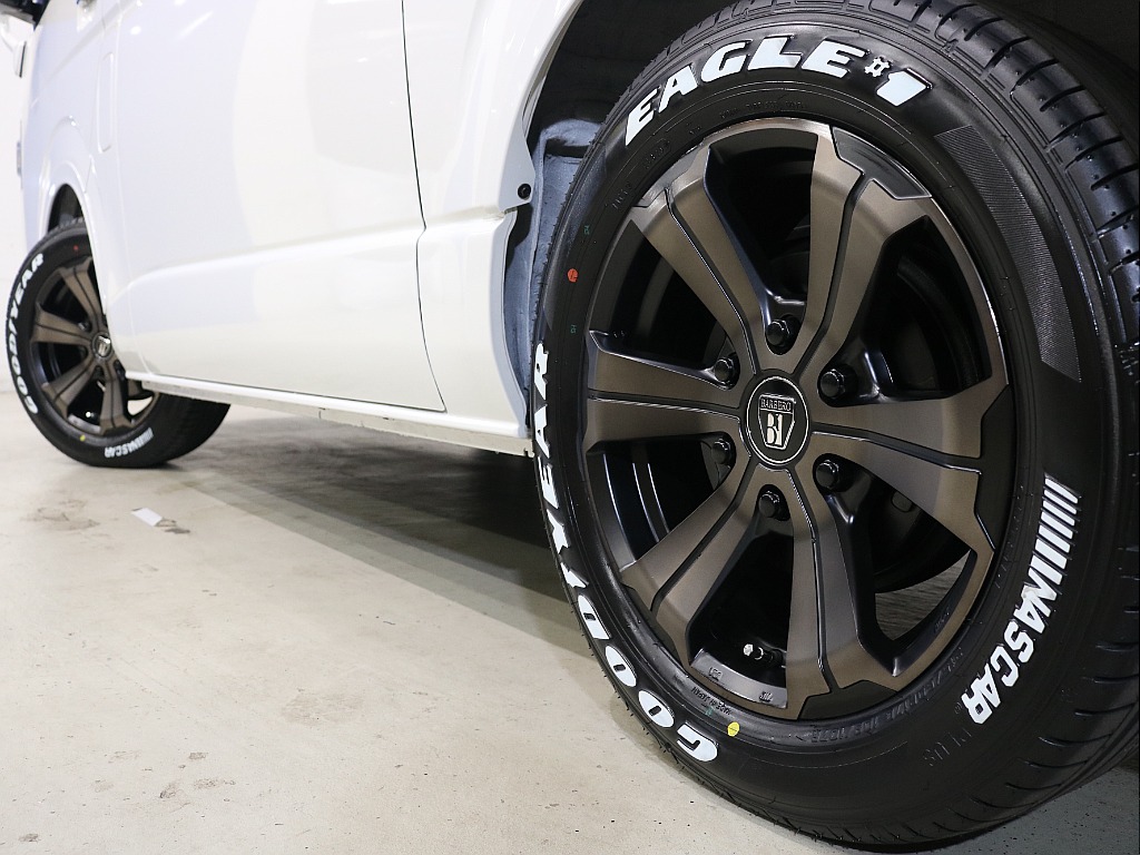 トヨタ ハイエースバン(4枚目)