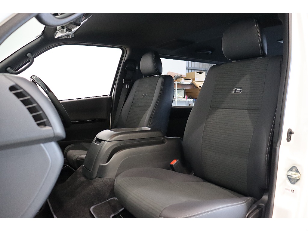 トヨタ ハイエースバン(16枚目)