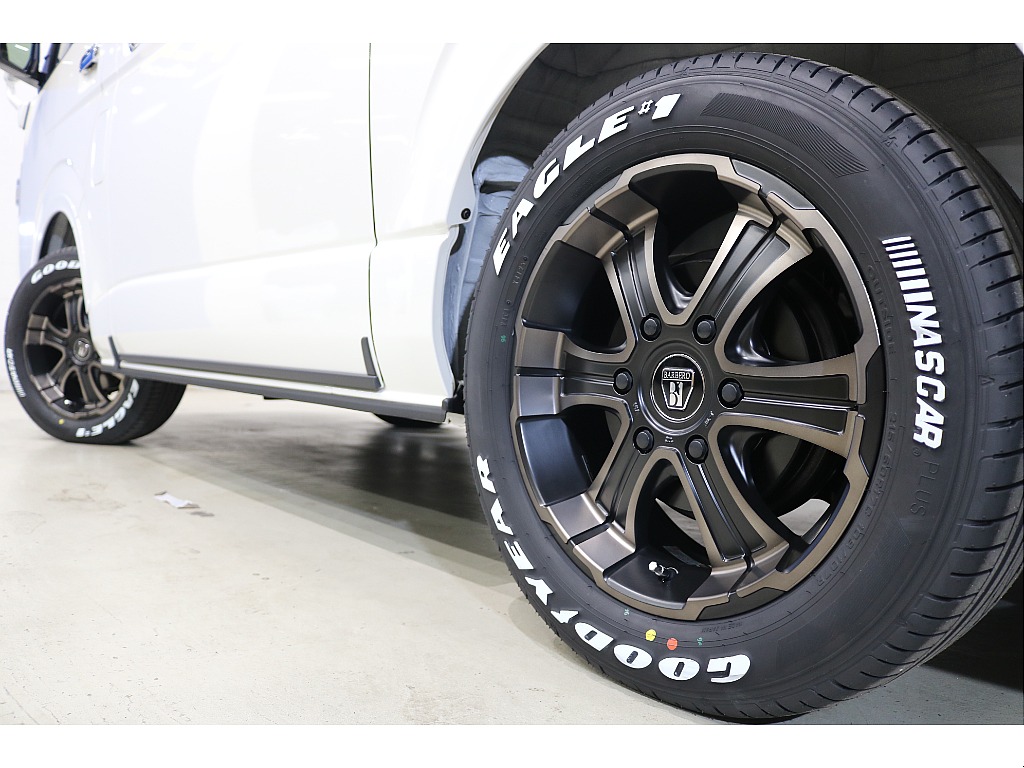 トヨタ ハイエースバン(4枚目)