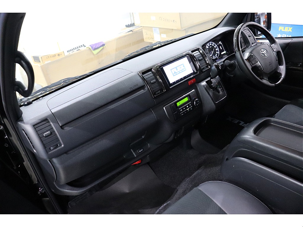 トヨタ ハイエースバン(15枚目)