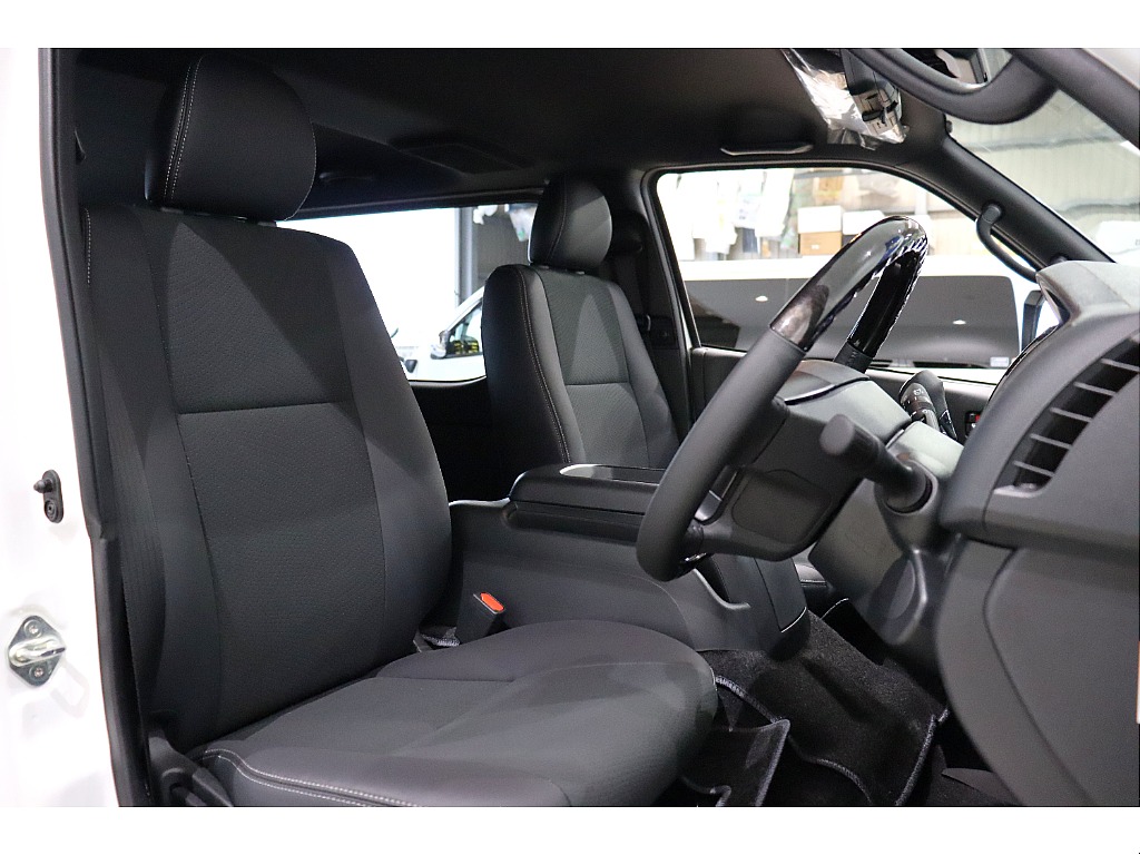 トヨタ ハイエースバン(14枚目)