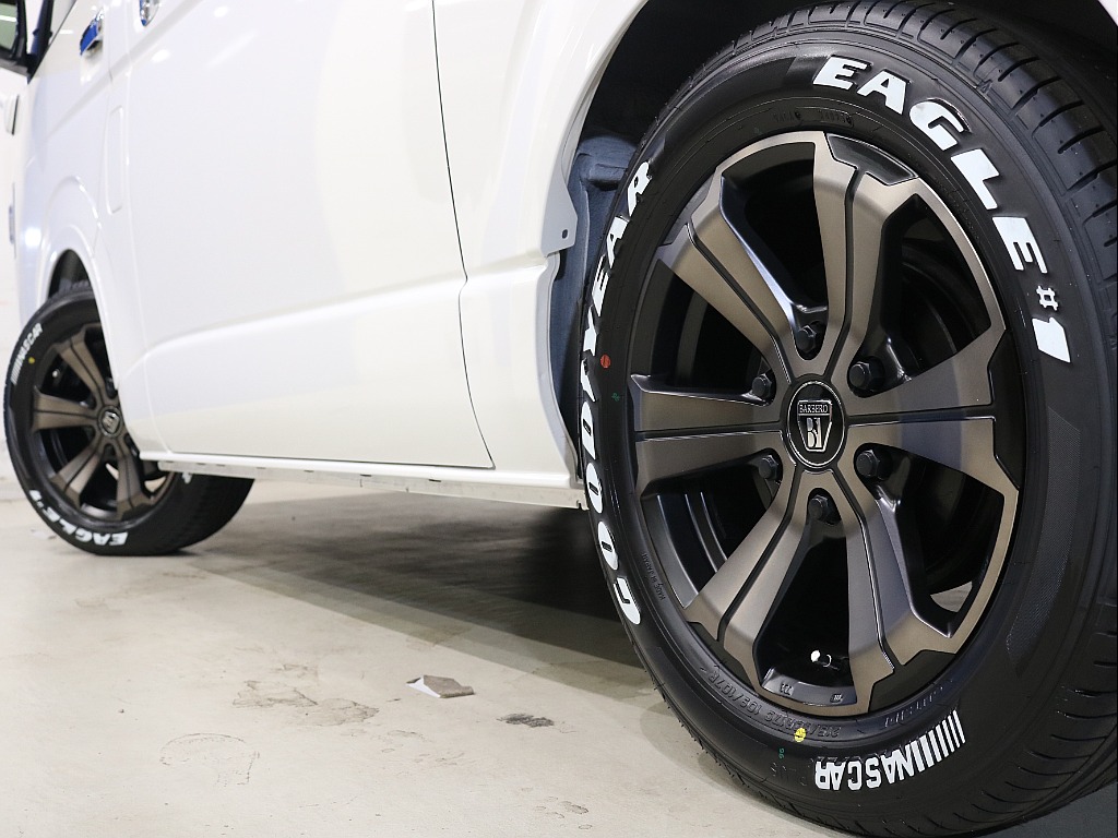 トヨタ ハイエースバン(4枚目)