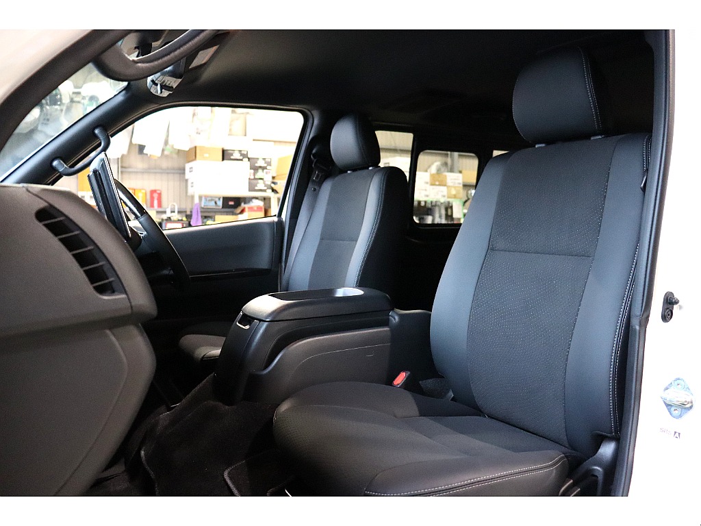 トヨタ ハイエースバン(16枚目)