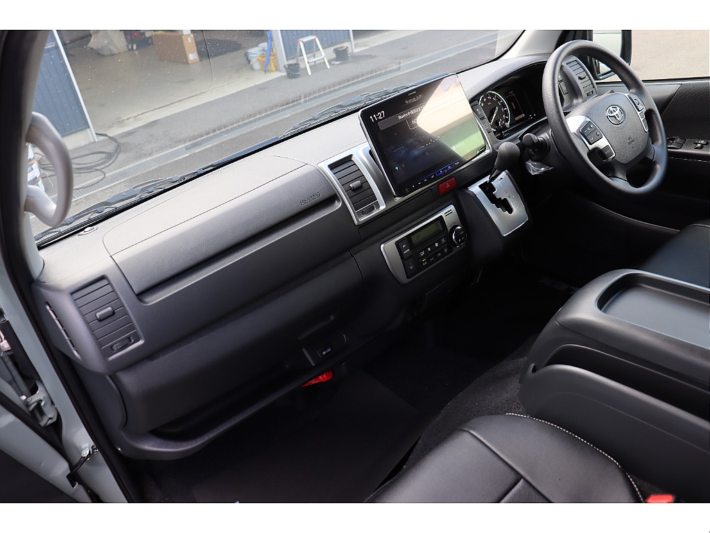 トヨタ ハイエースバン(15枚目)