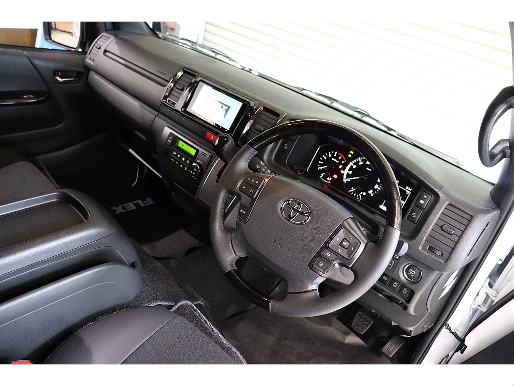 トヨタ ハイエースバン(13枚目)