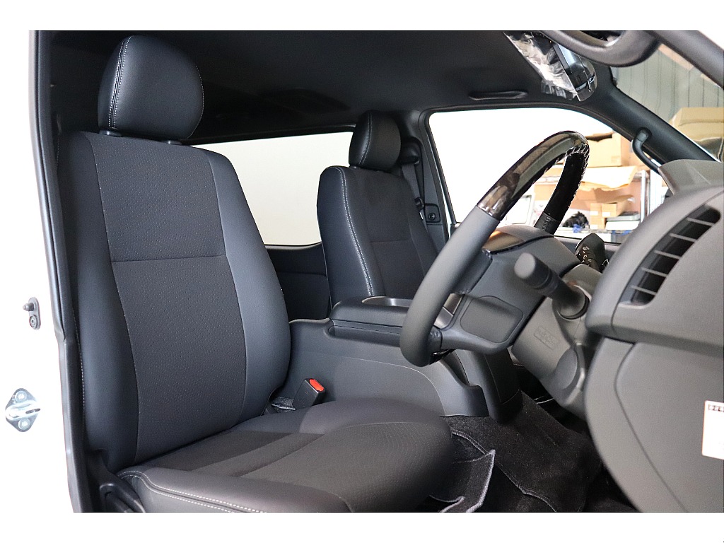 トヨタ ハイエースバン(14枚目)