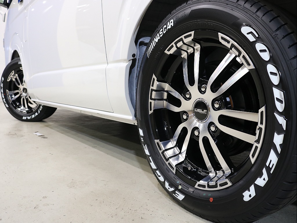 トヨタ ハイエースバン(4枚目)