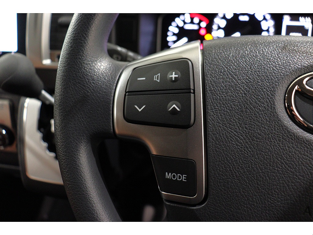 ステアリングリモコン（左）