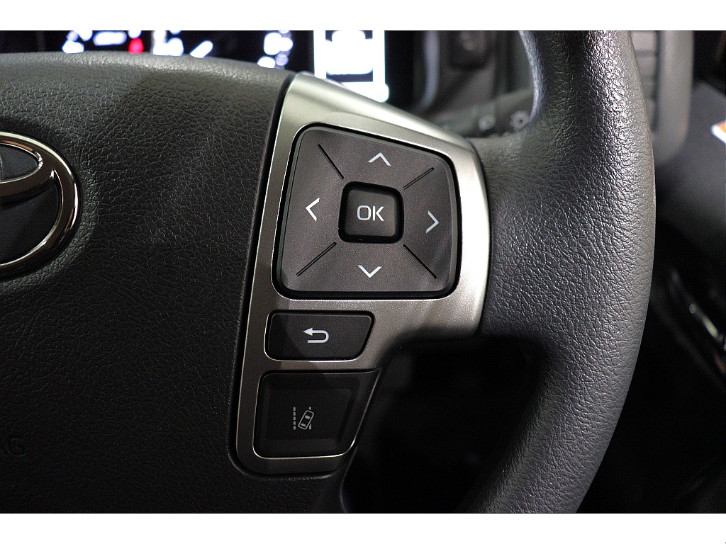 ステアリングリモコン（右）