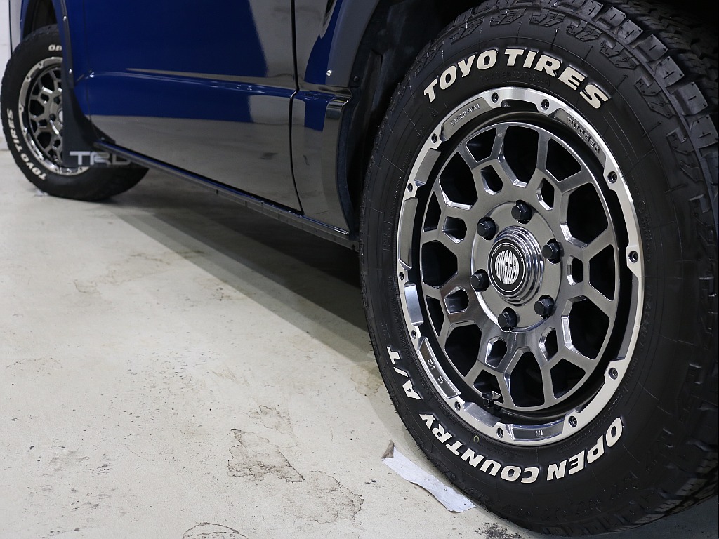 トヨタ ハイエース(4枚目)