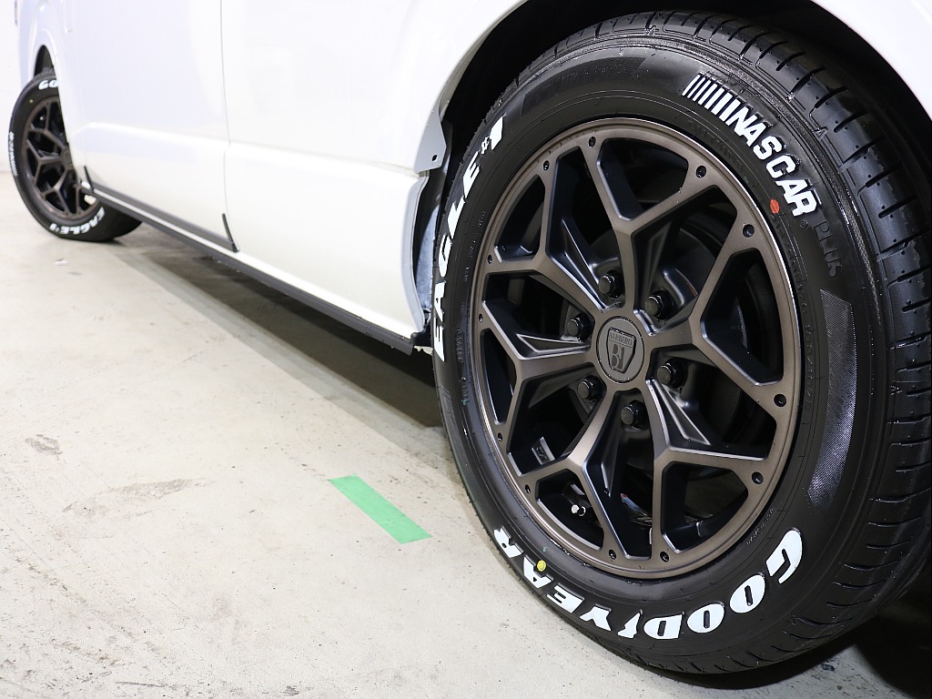 トヨタ ハイエース(4枚目)