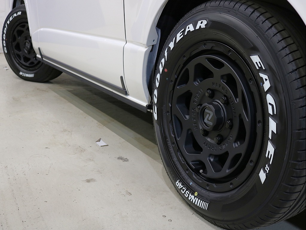 トヨタ ハイエース(2枚目)