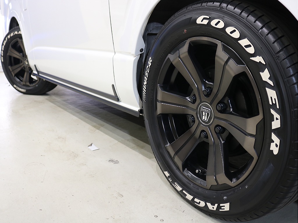 トヨタ ハイエースバン(4枚目)