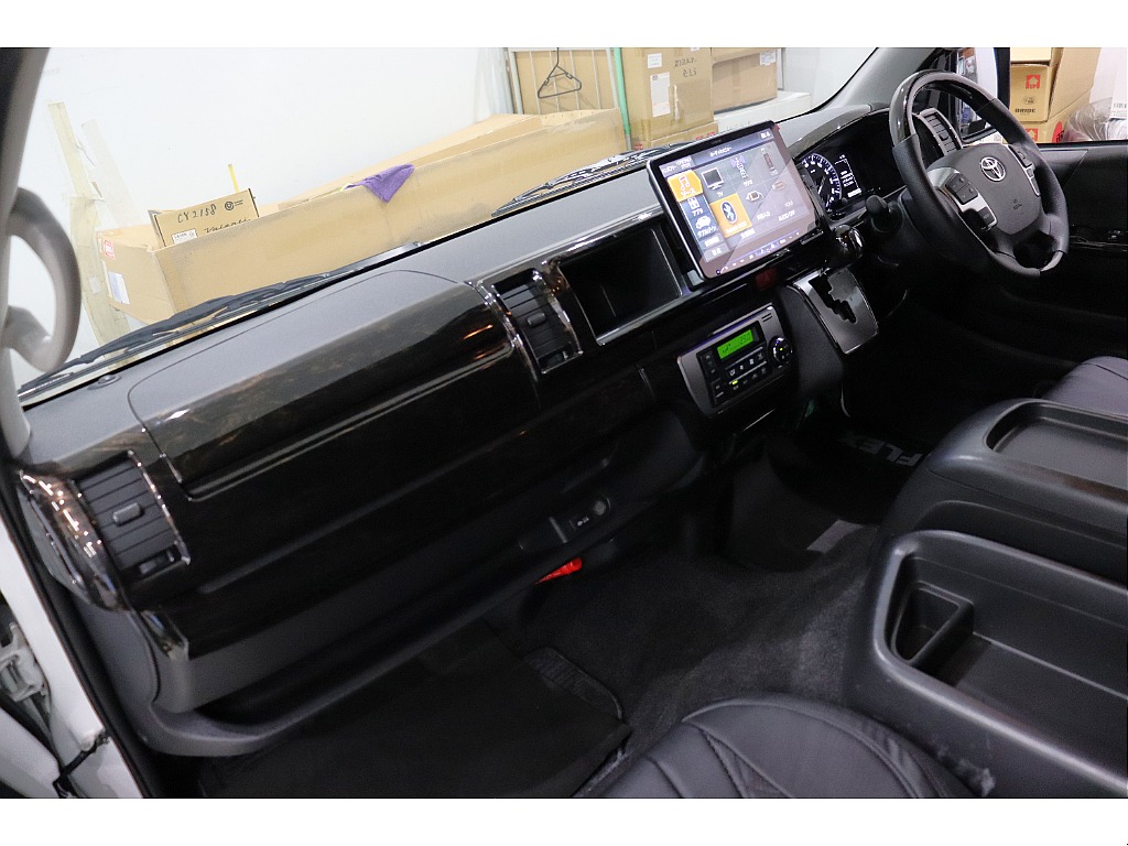 トヨタ ハイエース(15枚目)