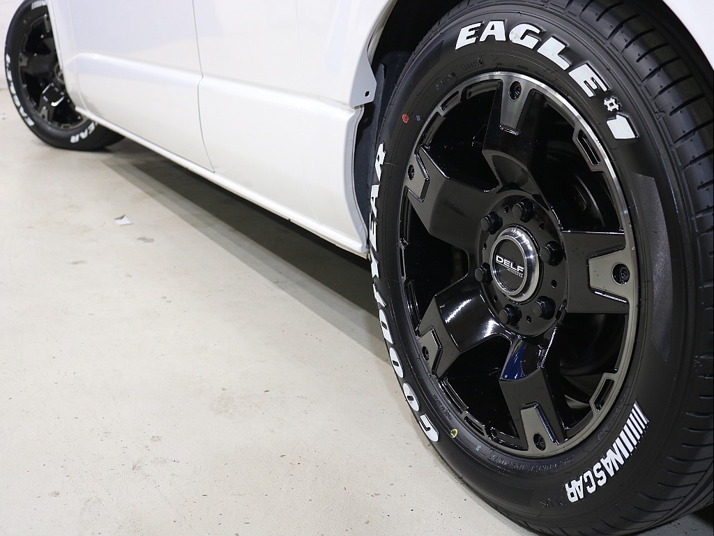 トヨタ ハイエース(4枚目)