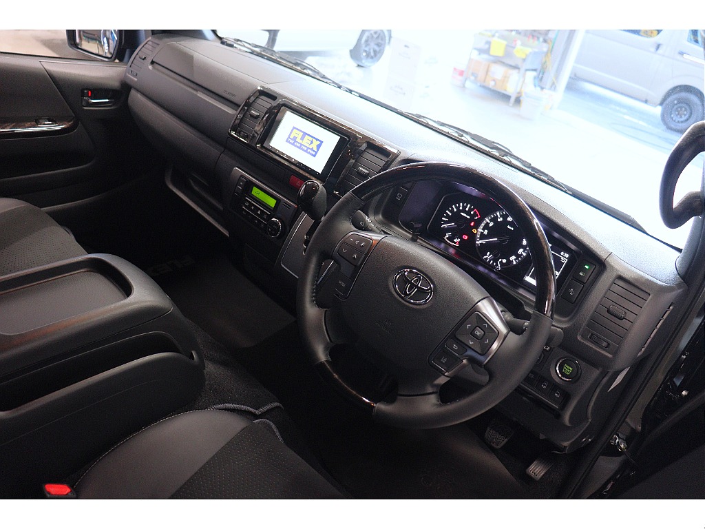 トヨタ ハイエースバン(3枚目)