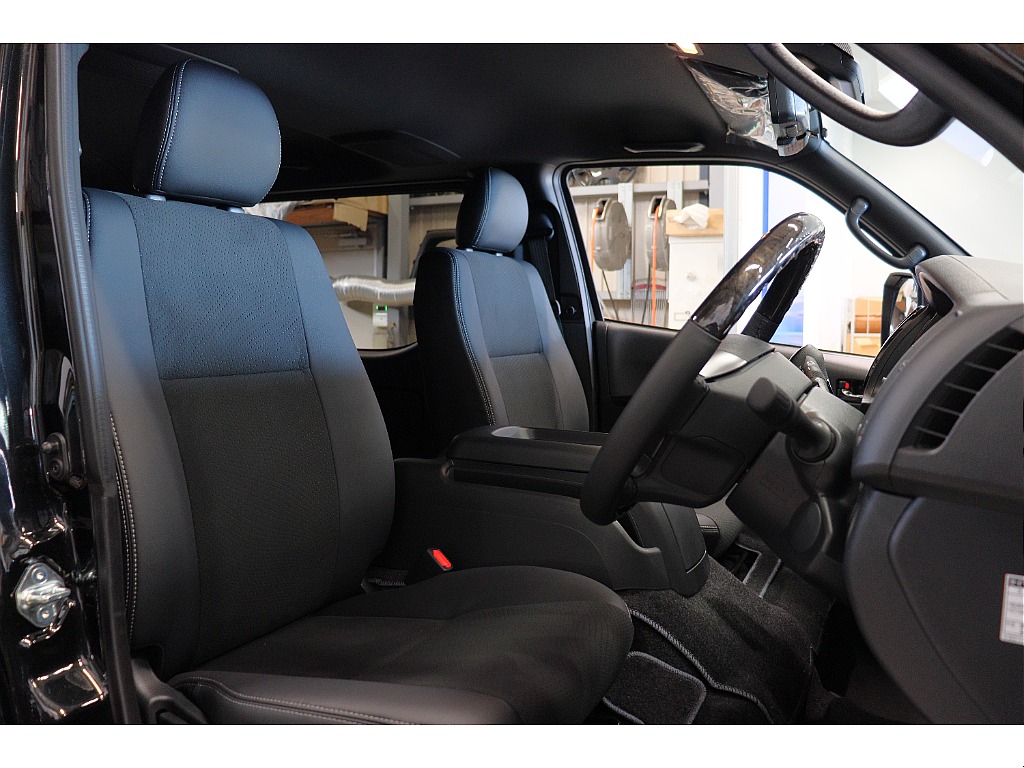 トヨタ ハイエースバン(4枚目)