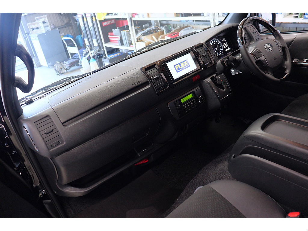 トヨタ ハイエースバン(5枚目)