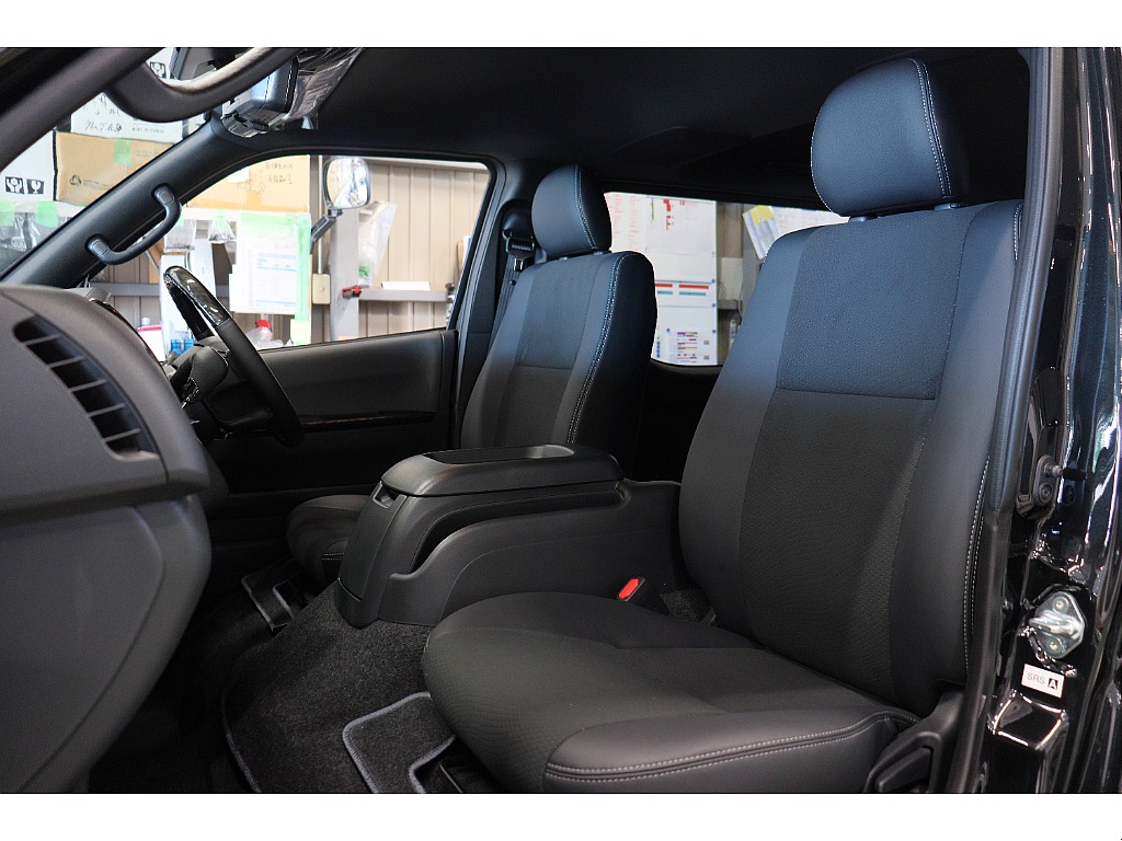 トヨタ ハイエースバン(6枚目)