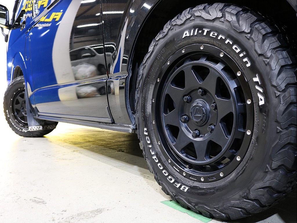 トヨタ ハイエース(4枚目)