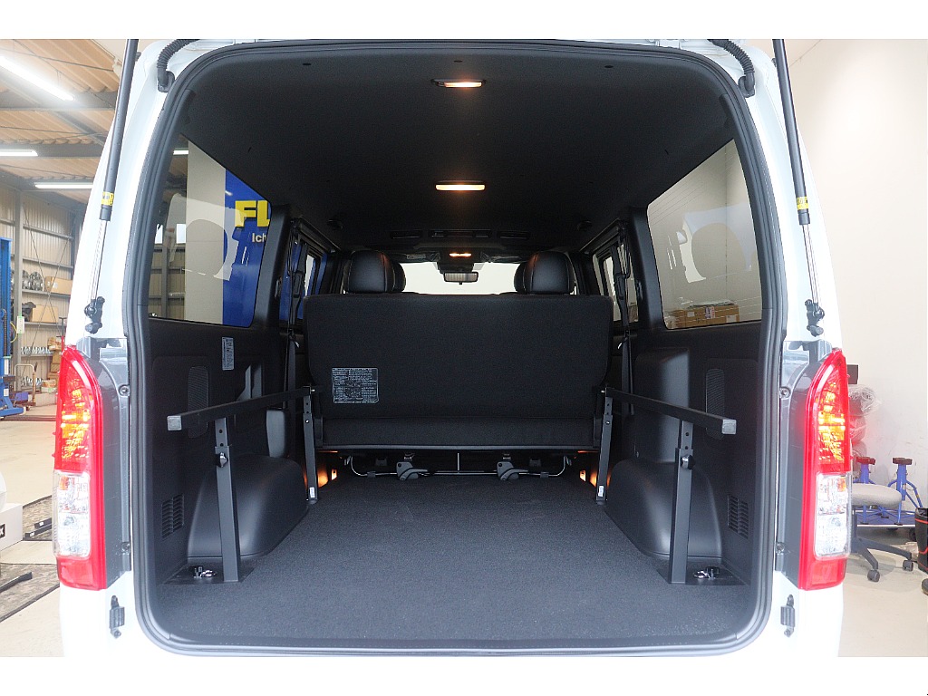 トヨタ ハイエースバン(13枚目)