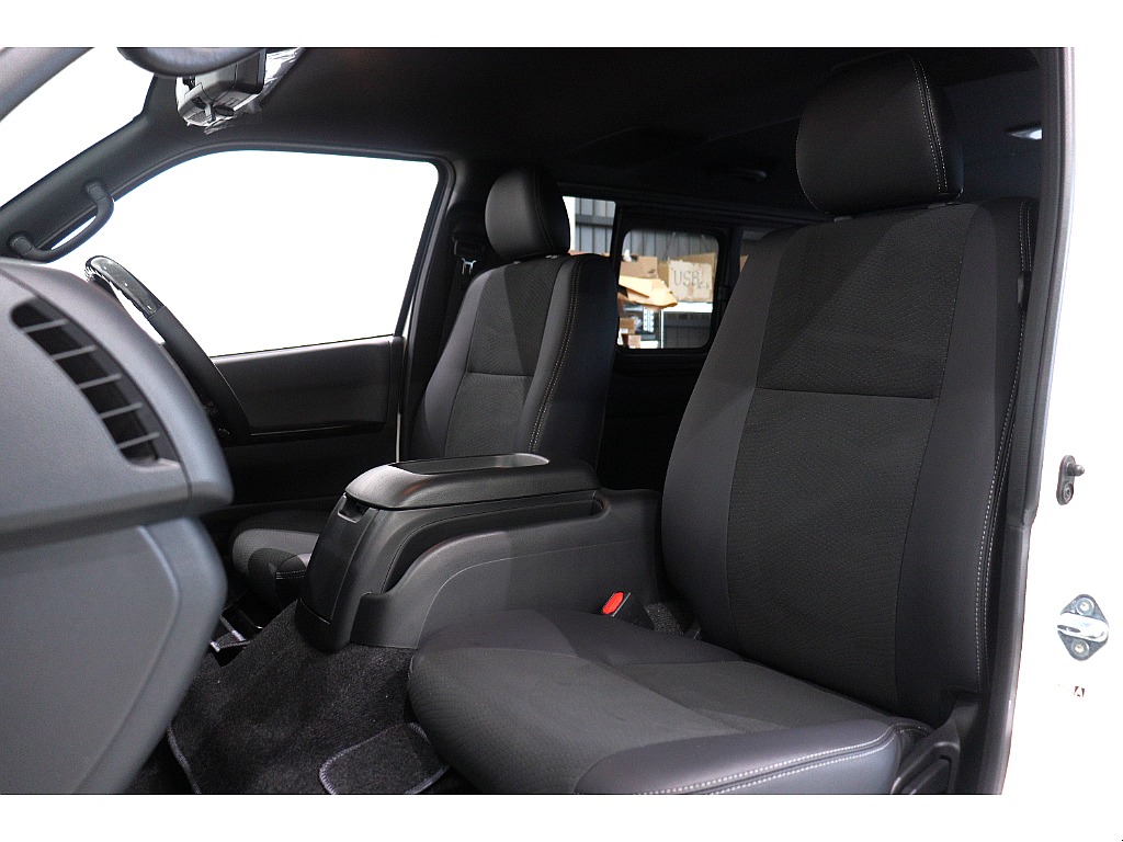 トヨタ ハイエースバン(3枚目)