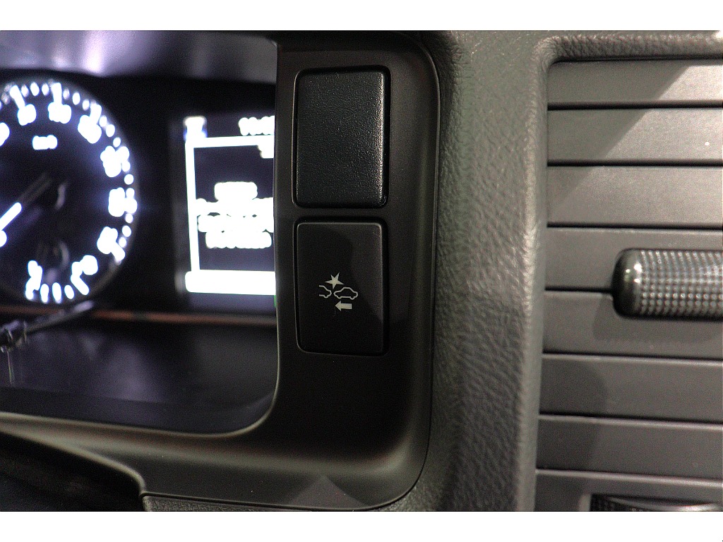 トヨタ ハイエースバン(7枚目)