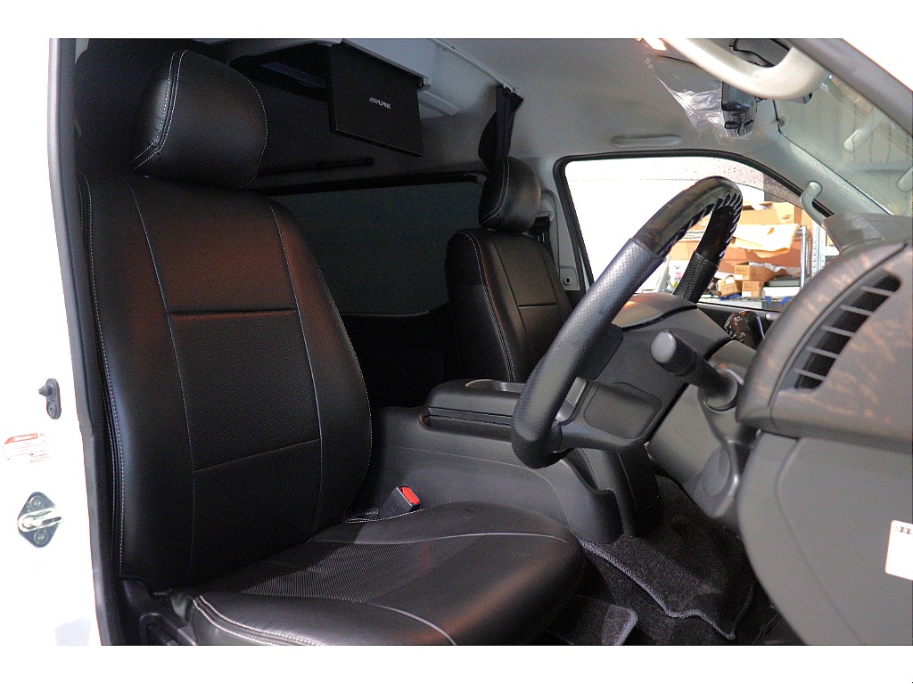 トヨタ ハイエース(4枚目)