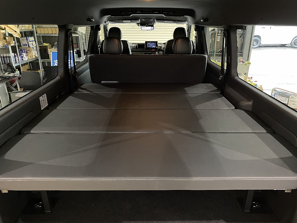 トヨタ ハイエースバン(2枚目)