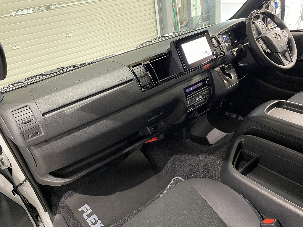 トヨタ ハイエースバン(9枚目)