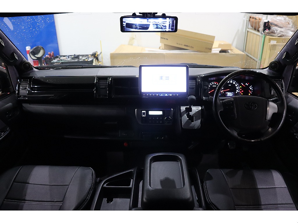 トヨタ ハイエース(2枚目)