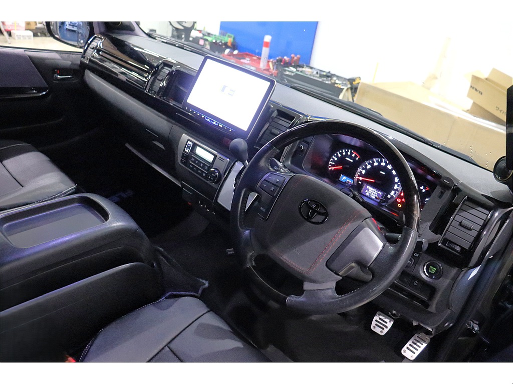 トヨタ ハイエース(3枚目)