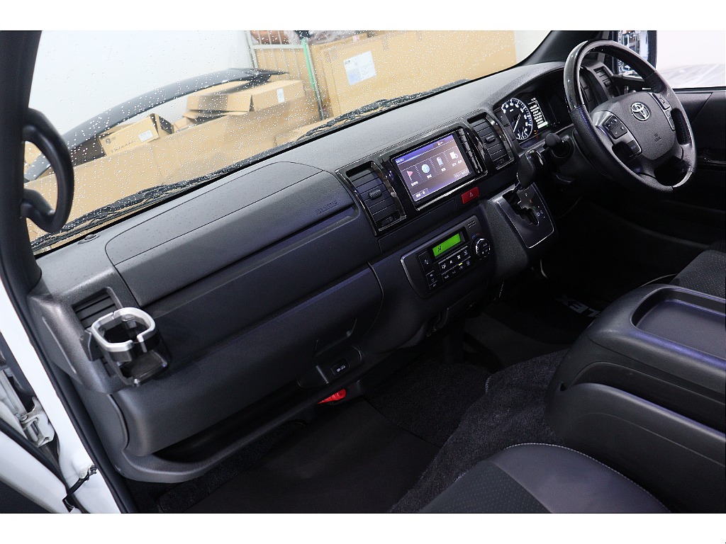 トヨタ ハイエースバン(15枚目)