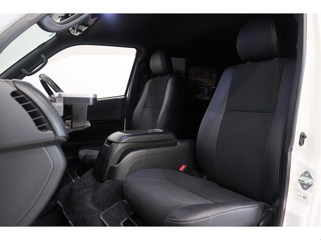 トヨタ ハイエースバン(16枚目)