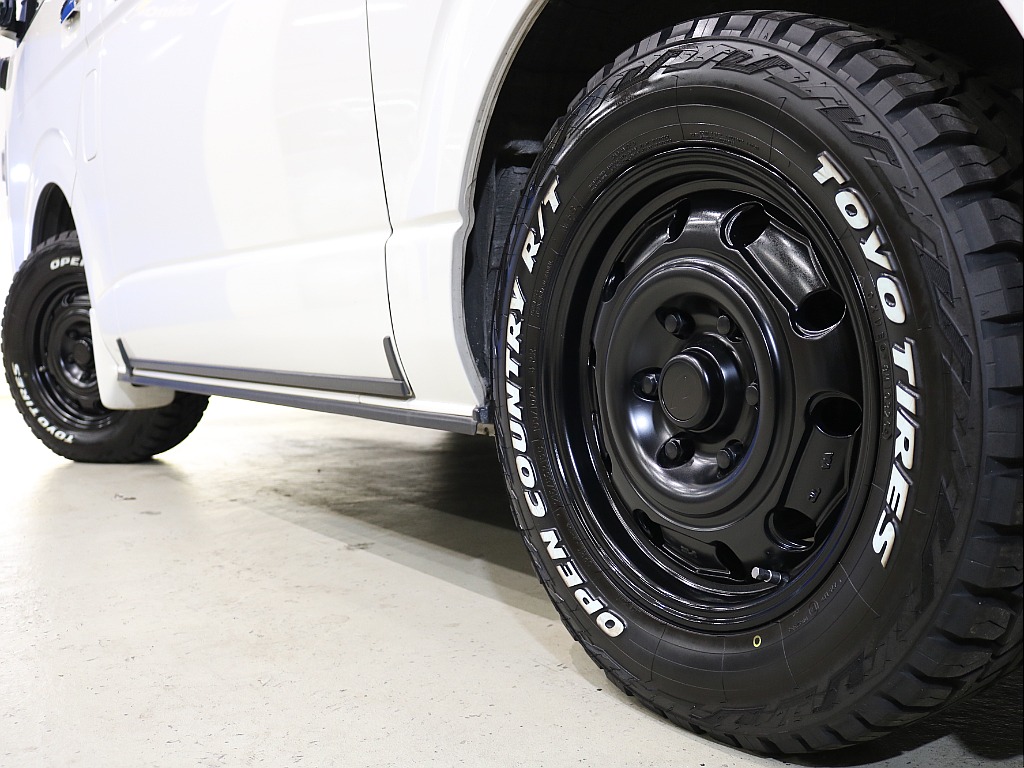 トヨタ ハイエースバン(4枚目)