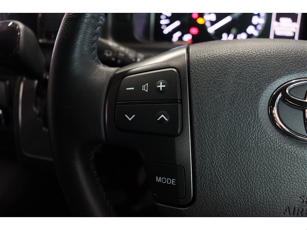 ステアリングリモコン（左）