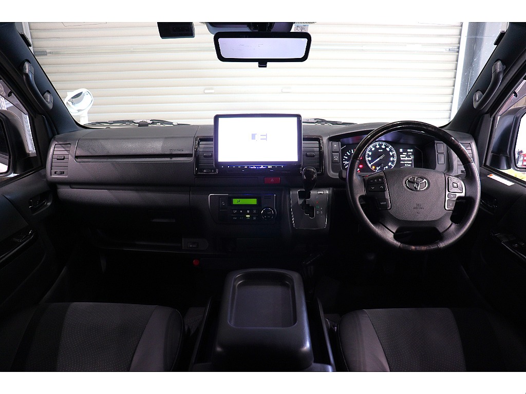 トヨタ ハイエースバン(2枚目)