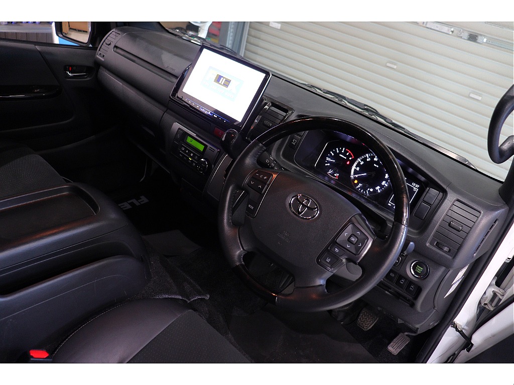 トヨタ ハイエースバン(3枚目)