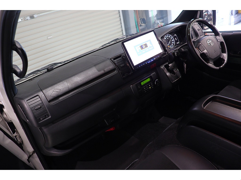 トヨタ ハイエースバン(5枚目)