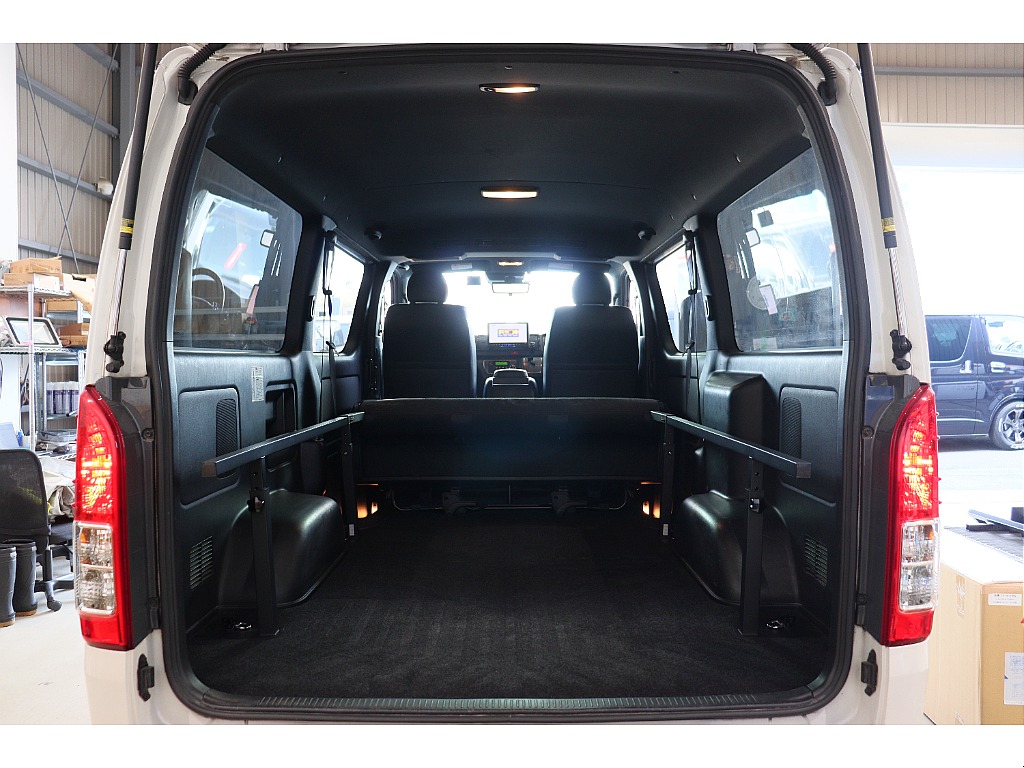 トヨタ ハイエースバン(8枚目)