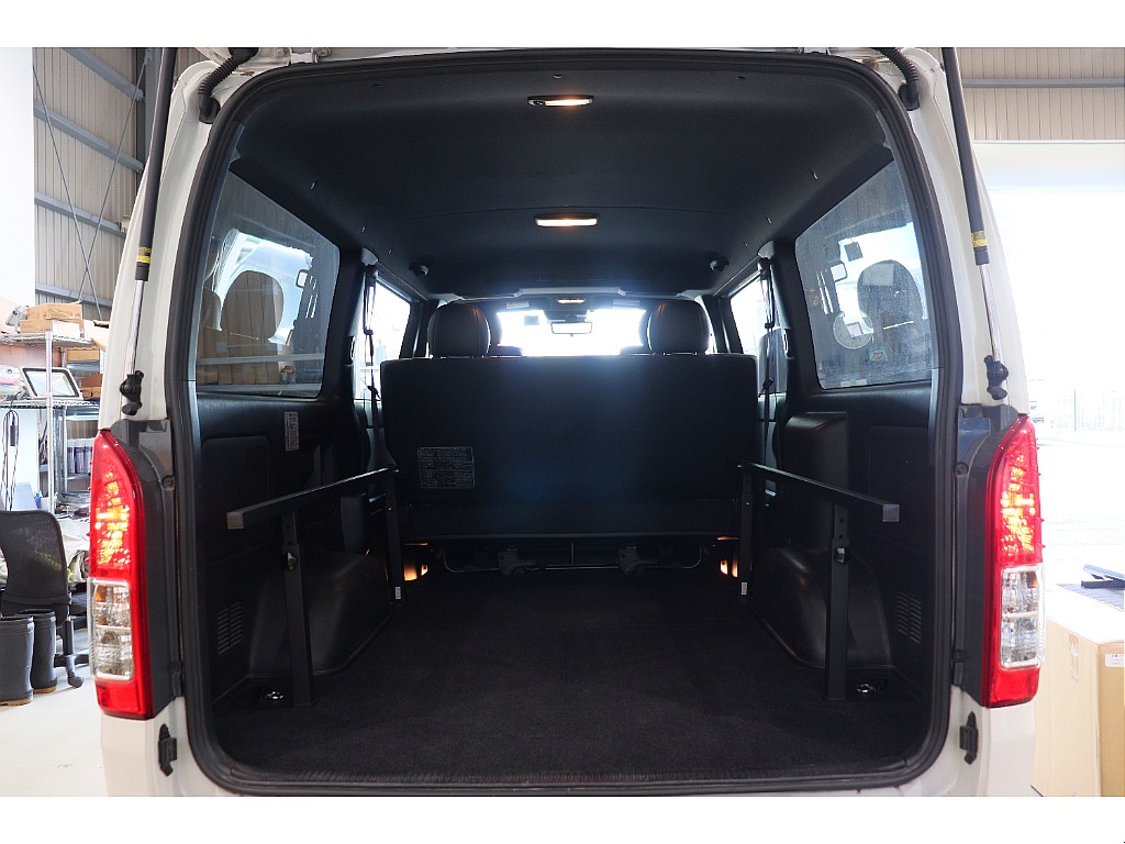 トヨタ ハイエースバン(9枚目)