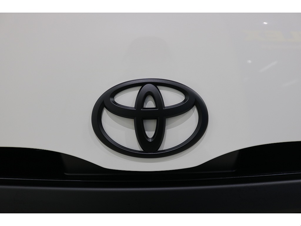トヨタエンブレム前後 マットブラック塗装