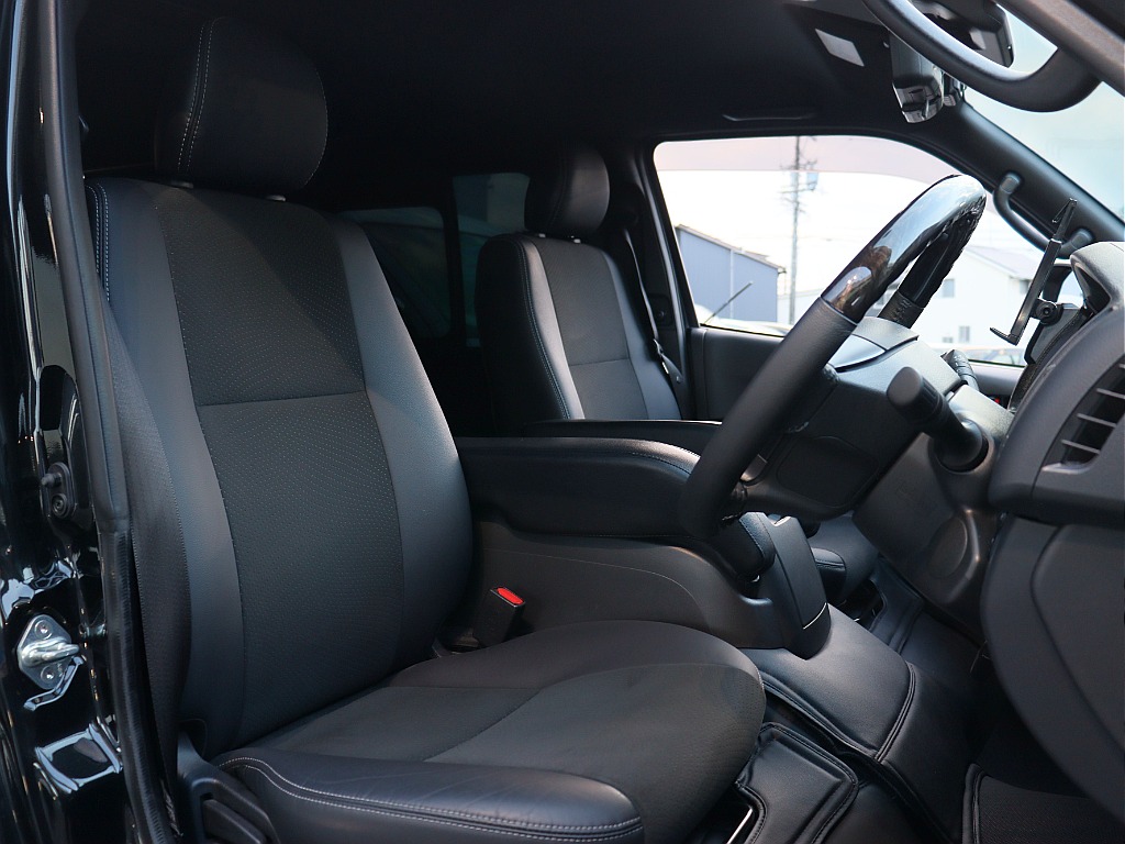 トヨタ ハイエースバン(4枚目)